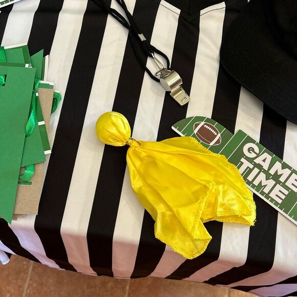 Referee Outfit Woman’s Medium - Picture 2 of 6